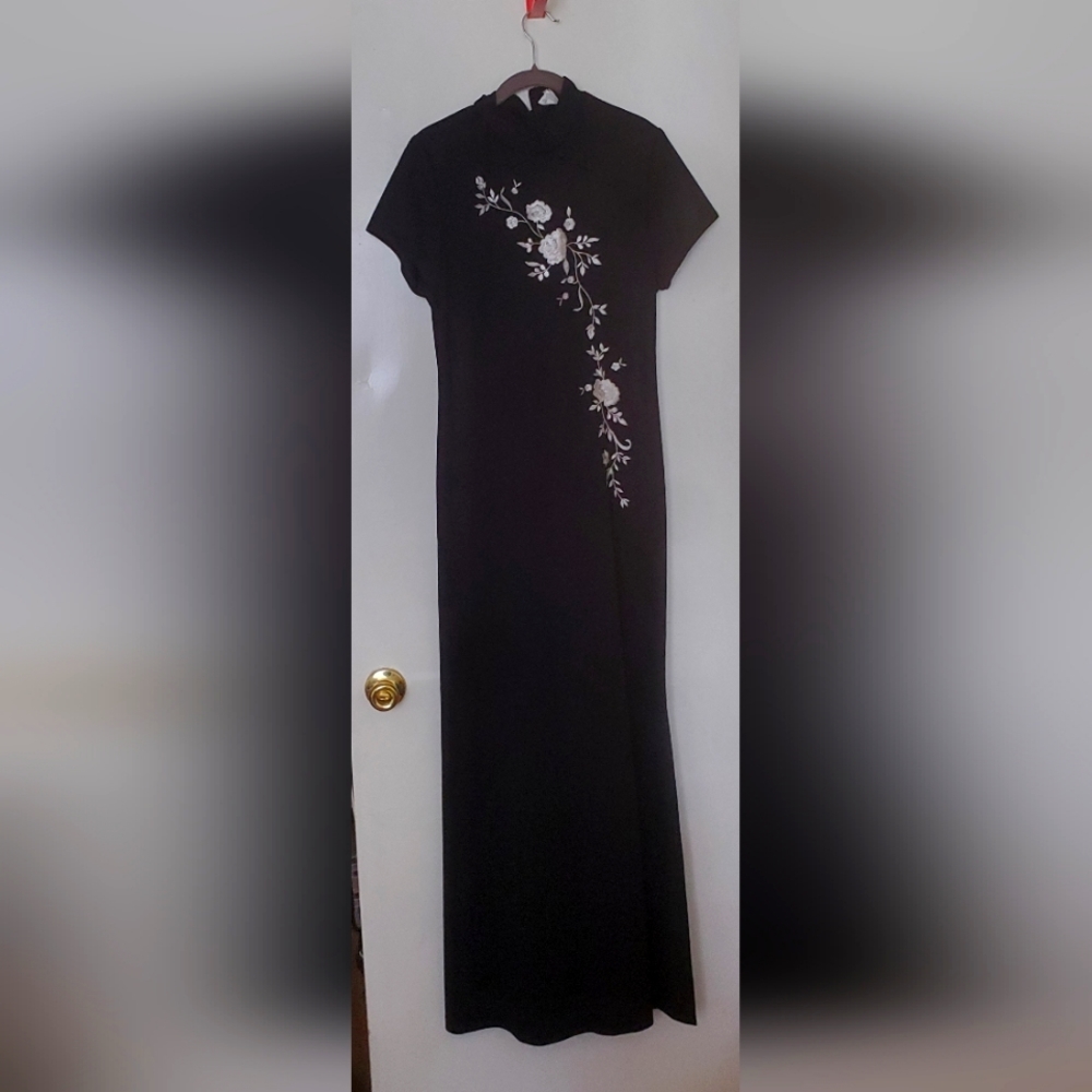 Vintage Arianna by Rachel Kaye Embroidered Floral Chinese Black Maxi Dress.